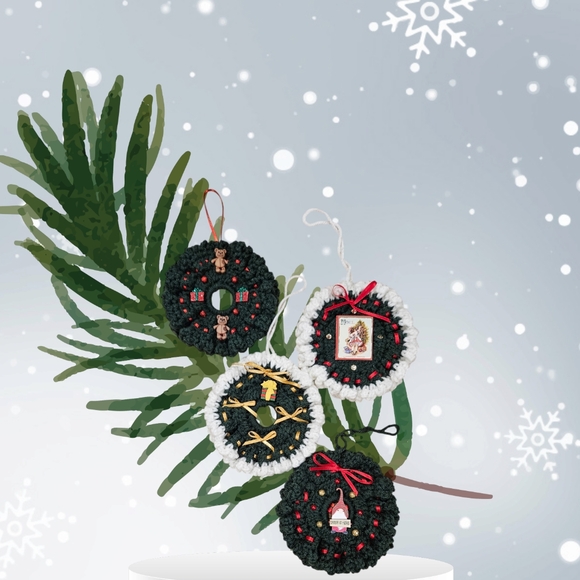 Christmas Ornament Small Crochet Wreaths Set of 4, Teddy Bears,Christmas Gnome, - Picture 2 of 7